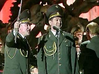 Американский бригадный генерал спел "Катюшу" с ансамблем имени Александрова