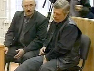 Красноярский краевой суд принял решение снять судимость с Алексея Куриловича (на фото - справа), пилота вертолета Ми-8, в результате крушения которого в 2002 году погиб красноярский губернатор Александр Лебедь