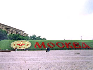 Цветочные часы на Поклонной горе в Москве "заведут" 30 апреля