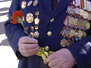 Алтайский ветеран отказался от медали, протестуя против бедности в стране