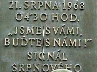    Парламент Чехии принял закон о выплате компенсаций гражданам, которые стали жертвами советского вторжения, или их семьям