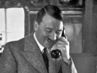 В интервью "МК" личный телефонист-секретарь фюрера Рохус Миш рассказал неизвестные подробности последних дней Гитлера. Он был с фюрером до последней минуты и помнит все происходившее в те дни, как будто это было вчера