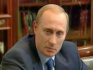 "Говорить или намекать на то, что Россия хочет восстановить какое-то величие сверхдержавы, - это просто чушь, не соответствующая абсолютно ни исторической правде последнего времени, ни сегодняшним реалиям", - заявил Путин в интервью
