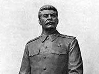 В якутском городе Мирный в воскресенье был открыт памятник Иосифу Сталину. Как сообщает РИА "Новости", памятник был установлен на площади Победы города