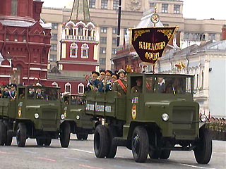Леонид Брежнев остался очень доволен Парадом Победы на Красной площади