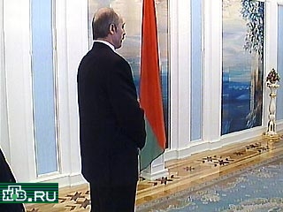 сегодня состоялось практически невероятное: белорусский президент принял американского посла и пожелал начать строить отношения между двумя странами "с нуля"