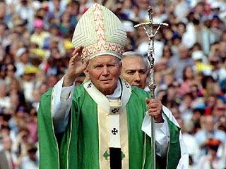 После смерти Иоанна Павла II раздавались публичные призывы сразу же объявить его святым. На его похоронах тысячи собравшихся скандировали: "Святой - немедленно!"