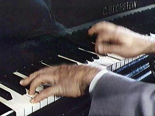 В Великобритании обнаружен неизвестный душевнобольной, виртуозно играющий на фортепиано