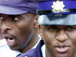 В Кейптауне полицейский убил жену, своих троих детей и мужчину, который был любовником его супруги
