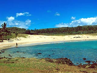 В Тихом океане неподалеку от чилийского побережья расположен остров Робинзона Крузо - так он был назван в 1966 году для привлечения туристов. Вместе с двумя другими островами он образует чилийский архипелаг Хуан-Фернандес