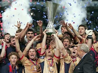 ЦСКА стал первым российским клубом, завоевавшим Кубок УЕФА, в финальном матче переиграв португальский "Спортинг" со счетом 3:1 (ФОТО)