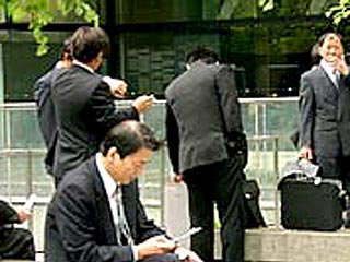В Японии служащим запретят летом носить деловые костюмы, чтобы сэкономить электричество