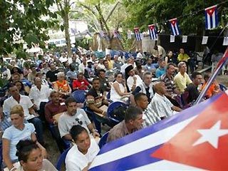 Более 150 кубинских диссидентов получили возможность свободно собраться в пятницу и субботу в окрестностях Гаваны, чтобы осудить "сталинистский и тоталитарный" режим Фиделя Кастро