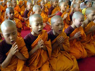 Дончод-хурал,  или  "молебен  тысячи  подношений"  -  один из шести главных  молебнов,  проводимых  Традиционной  буддийской сангхой России