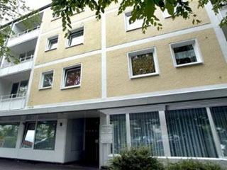 Немецкая версия интернет-сайта eBay предлагает желающим купить дом площадью в 753 кв. метра, находящийся в Бонне и состоящий из 6 квартир
