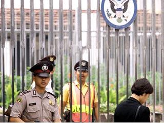 Посольство, консульства и все прочие государственные учреждения США в Индонезии были закрыты в четверг в связи с "угрозой безопасности"