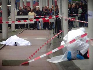 Во Франции в окрестностях города Тур полиция арестовала гражданина России, подозреваемого в связи с предполагаемым убийцей голландского кинорежиссера Тео ван Гога, убитого 2 ноября 2004 года в Нидерландах