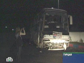 В турецкой провинции Бурдур перевернулся автобус с российскими туристами, возвращавшимися из Памуккале в Анталью, где они находились на экскурсии