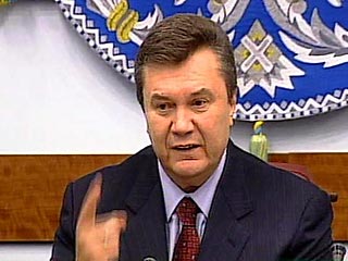 Соперник Виктора Ющенко по президентским выборам на Украине Виктор Янукович сегодня должен был явиться на допрос в Управление по борьбе с организованной преступностью ГУВД Киева, где он проходит по уголовному делу