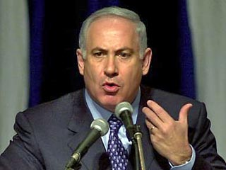 Министр финансов Израиля Биньямин Нетаньяху едва не сгорел на работе. В прямом смысле слова: во время интервью из Нетаньяху повалил дым