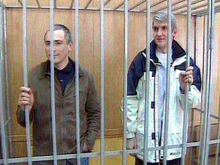 Приговор Мещанского суда Ходорковскому и Лебедеву вступит в силу не сразу. В течение 10 дней их адвокаты могут подать кассационную жалобу в вышестоящую инстанцию - Мосгорсуд