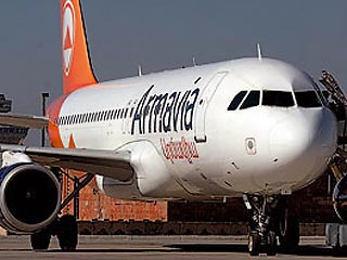 Самолет А-320 компании "Армавиа" (Армения), выполнявший рейс Ереван-Москва, при посадке в московском аэропорту Внуково в среду выкатился за пределы взлетно-посадочной полосы, сообщил "Интерфаксу" представитель российских авиационных властей