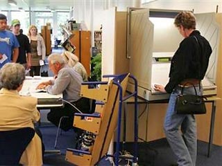 Вслед за жителями Франции голландцы проголосовали против Евроконституции. На прошедшем в среду в Нидерландах общенациональном референдуме 61,6% избирателей проголосовали против единой Конституции ЕС