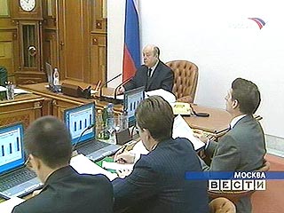 Правительство оценило исполнение бюджета и решило увеличить расходы на 383 млрд рублей
