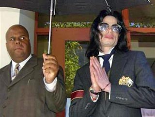 Майкл Джексон госпитализирован: у него обезвоживание