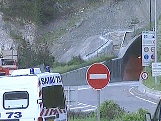 Тоннель между Францией и Италией, где произошел сильный пожар, будет закрыт на ремонт
