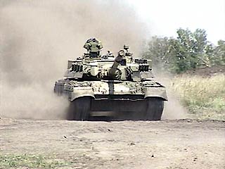 В настоящее время в Вооруженных силах РФ около 9 тыс. боевых танков различных модификаций нуждаются в капитальном ремонте и дорогостоящем технологическом оборудовании