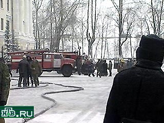 В Архангельске сегодня ликвидирован пожар высшей категории сложности, возникший ночью в здании штаба 22-й дивизии ПВО на набережной Северной Двины