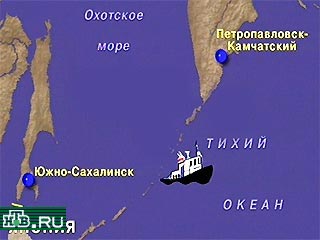 Пограничники доставили рыбаков затонувшей шхуны в Петропавловск-Камчатский
