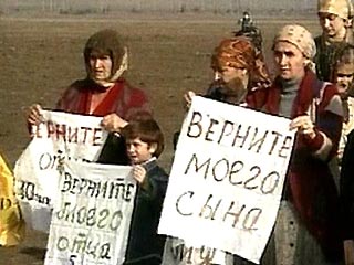 В Дагестане 150 человек перекрыли федеральную трассу, требуя освободить родственников