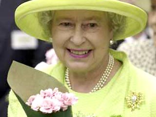 Около 900 британцев и иностранцев награждены королевой Елизоватой II в день ее рождения