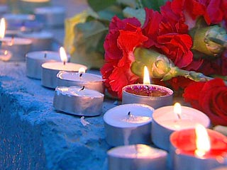 В Буденновске отмечают 10-ю годовщину кровавого нападения на город террористической группировки Шамиля Басаева. В память о тех трагических событиях в домах города зажглись свечи скорби