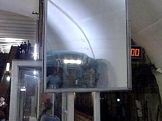 На станции Московского метрополитена "Комсомольская" вечером во вторник почти на 20 минут было прервано движение из-за падения человека на рельсы