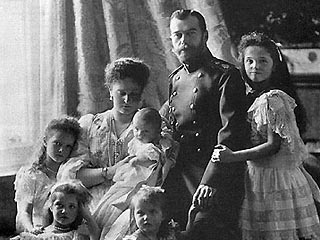 Известный мексиканский коллекционер и меценат Фредди Новело выразил готовность передать в Россию для анализа вещи из Ипатьевского дома в Екатеринбурге, где в 1918 году была расстреляна семья российского императора Николая II