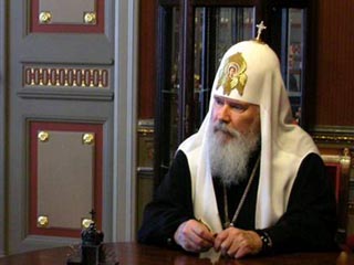 Россия, по словам Патриарха, является страной, "где люди тянуться к храмам Божиим, возрастают в вере и любви к ближним"