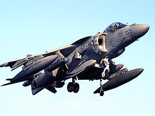 В США в четверг в 01:30 по московскому времени на жилой район города Юма в штате Аризона рухнул самолет вертикального взлета AV-8B Harrier американских морских сил. На борту самолета имелся полный боекомплект