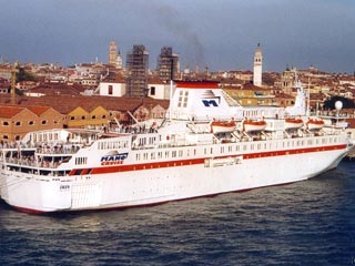 У берегов Турции загорелся израильский круизный лайнер с 650 пассажирами на борту