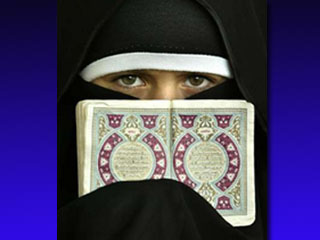 Автор романа "Миндаль" защищает ислам