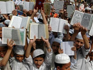 В Великобритании могут запретить цитирование отрывков из Корана, уничижающих достоинство христиан, иудеев и неверующих