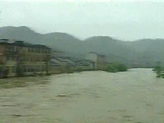 До 536 возросло число жертв наводнений в Китае. Еще 137 человек считаются пропавшими без вести, сообщили в пятницу власти страны. Стихийное бедствие в Китае принимает все более катастрофические масштабы