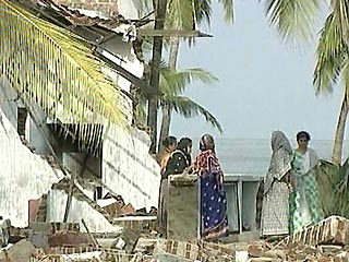Через полгода после азиатского цунами, одна из ведущих мировых благотворительных организаций Oxfam заявляет, что самым бедным из пострадавших досталась самая меньшая часть тех огромных средств, которые были брошены на ликвидацию последствий