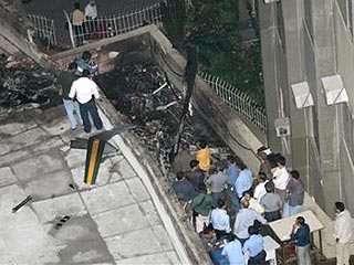 В Рио-де-Жанейро на здание университета упал военный вертолет: 2 погибших