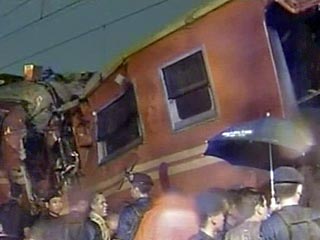 Как сообщил частный турецкий телеканал NTV, в результате подрыва железнодорожного полотна на участке между городами Элазиг и Татван четыре пассажирских вагона сошли с рельсов