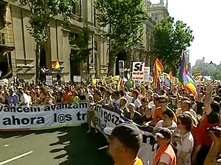 Около двух миллионов человек прошли по Мадриду в "День гордости геев"