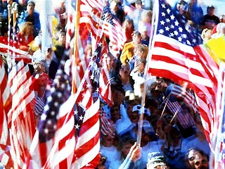 США отмечают в понедельник свой главный праздник - День независимости. Стране исполнилось 229 лет