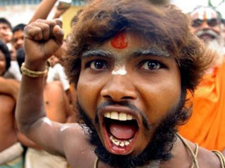 В Индии проходят массовые протесты индуистов против нападения экстремистов на их религиозную святыню